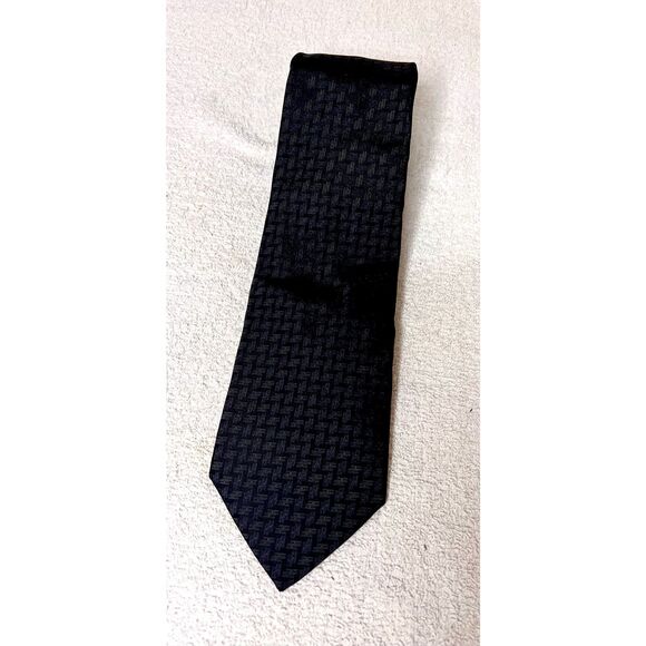 HERMÈS Navy Tie Silk Men Pattern Logo France-Worn by Actor on TV Show - Picture 1 of 3